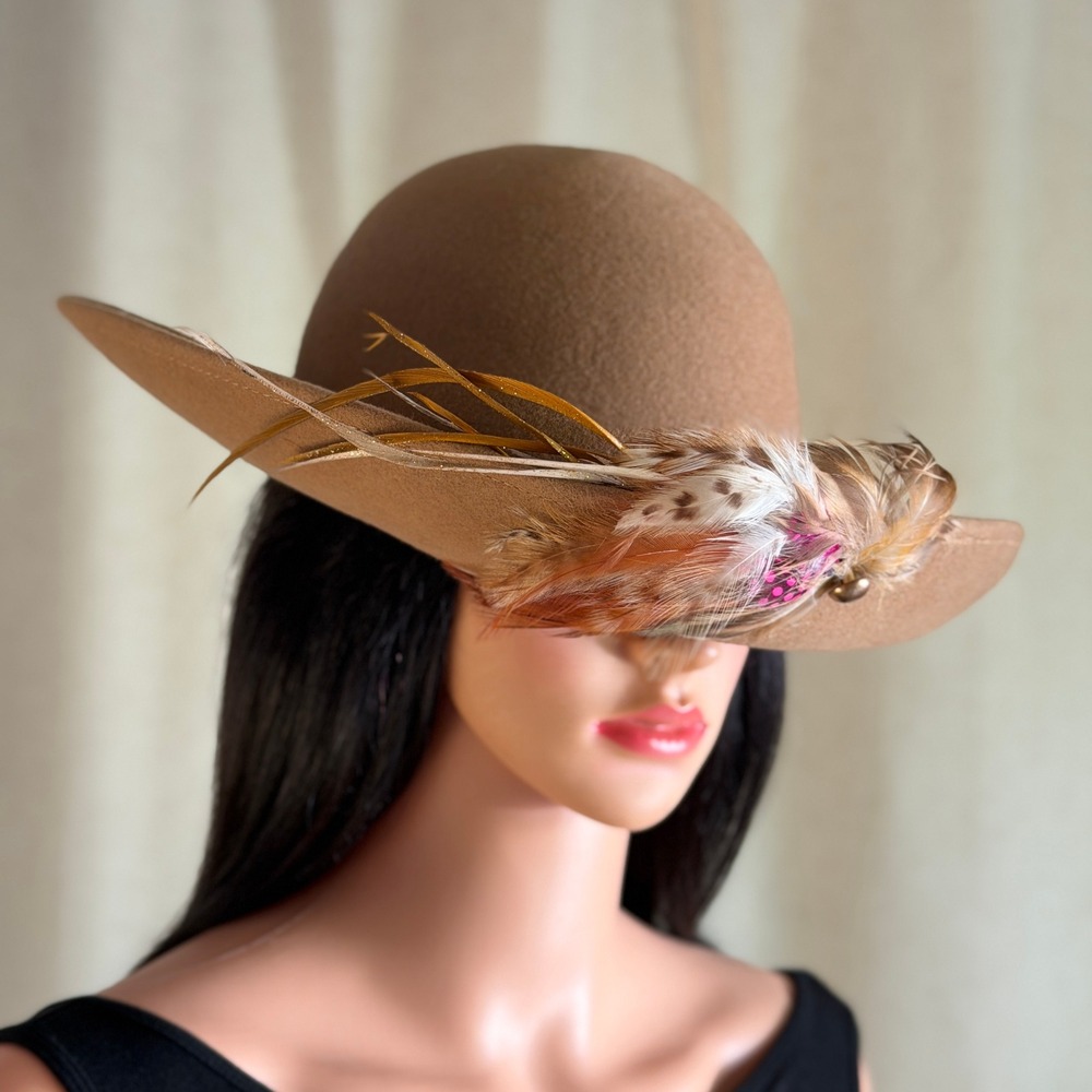 Vtg 80s Importina Camel Tan Wool Felt Wide Brim Hat Feather Plume Accent Boho